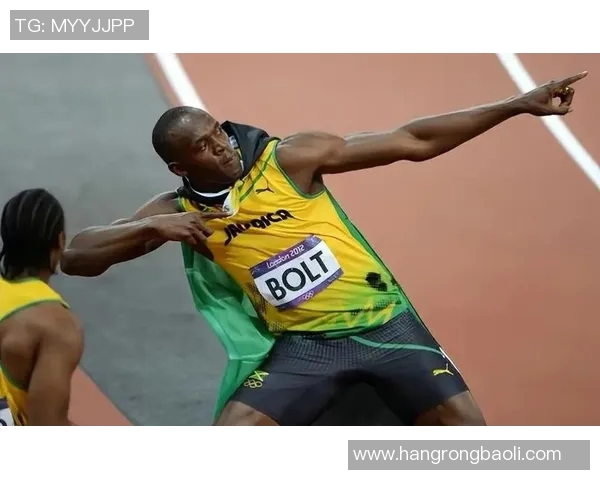 足球明星赛博尔特展现速度与激情引领赛场风潮